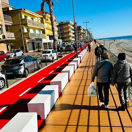 Appartamento Al Mare Вентімілья Екстер'єр фото