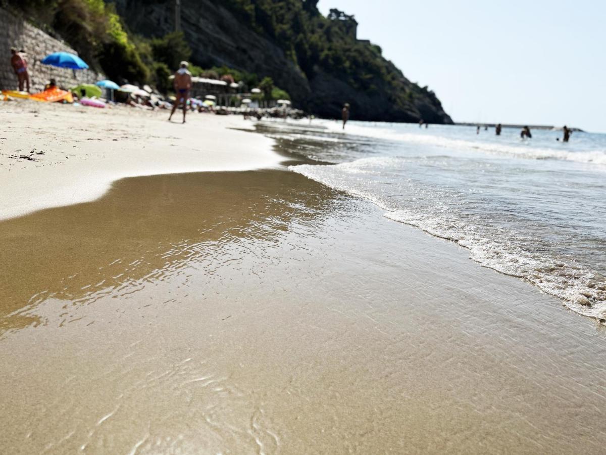 Appartamento Al Mare Вентімілья Екстер'єр фото