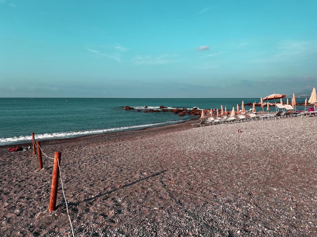 Appartamento Al Mare Вентімілья Екстер'єр фото